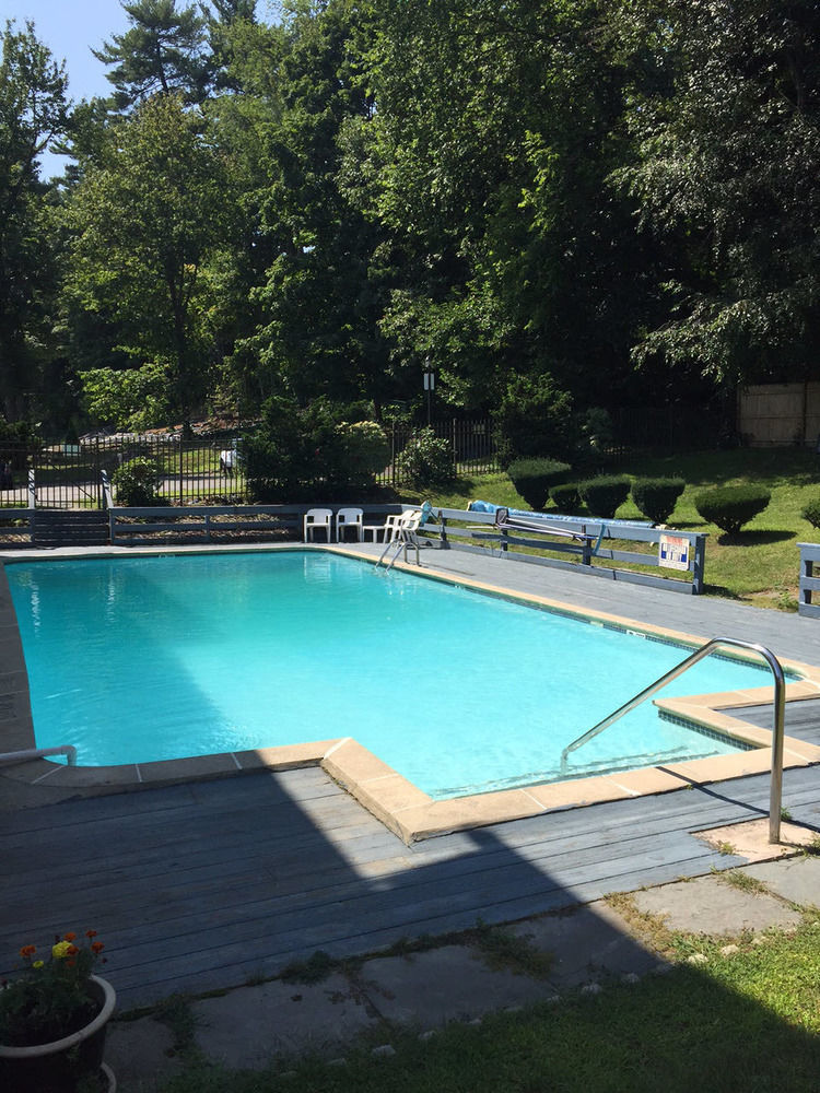 Iron Horse Inn Simsbury Ngoại thất bức ảnh