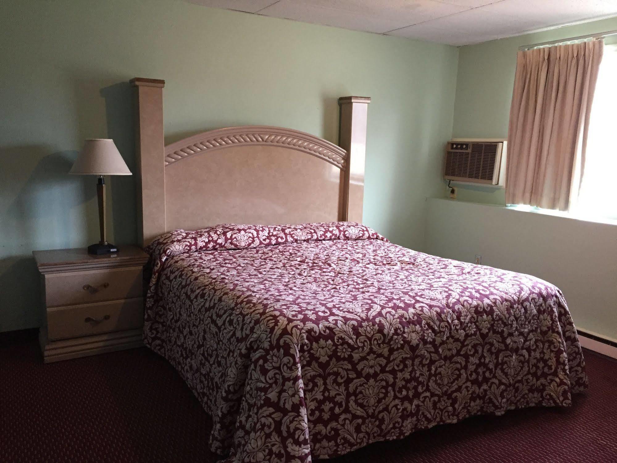 Iron Horse Inn Simsbury Ngoại thất bức ảnh