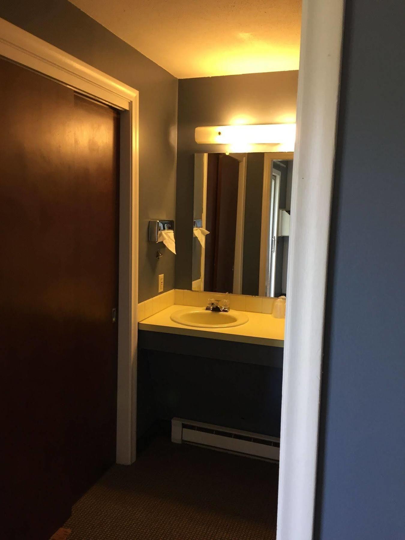 Iron Horse Inn Simsbury Ngoại thất bức ảnh