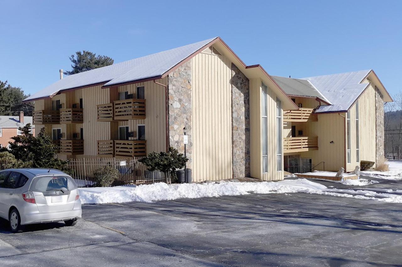 Iron Horse Inn Simsbury Ngoại thất bức ảnh