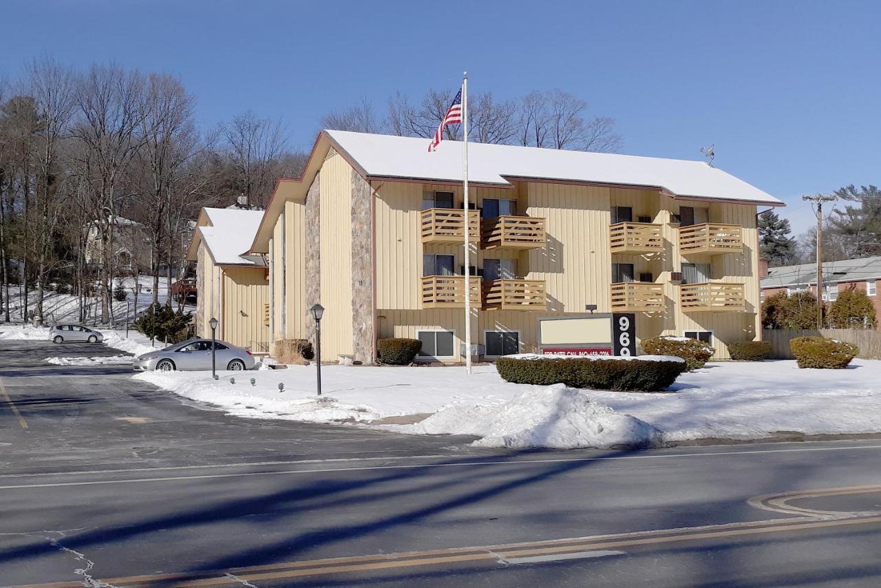 Iron Horse Inn Simsbury Ngoại thất bức ảnh