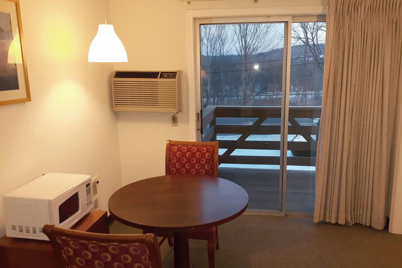 Iron Horse Inn Simsbury Ngoại thất bức ảnh