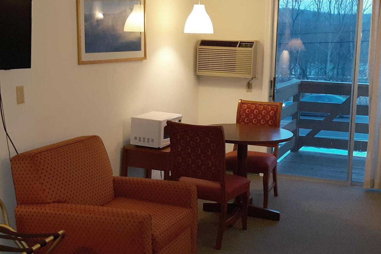Iron Horse Inn Simsbury Ngoại thất bức ảnh