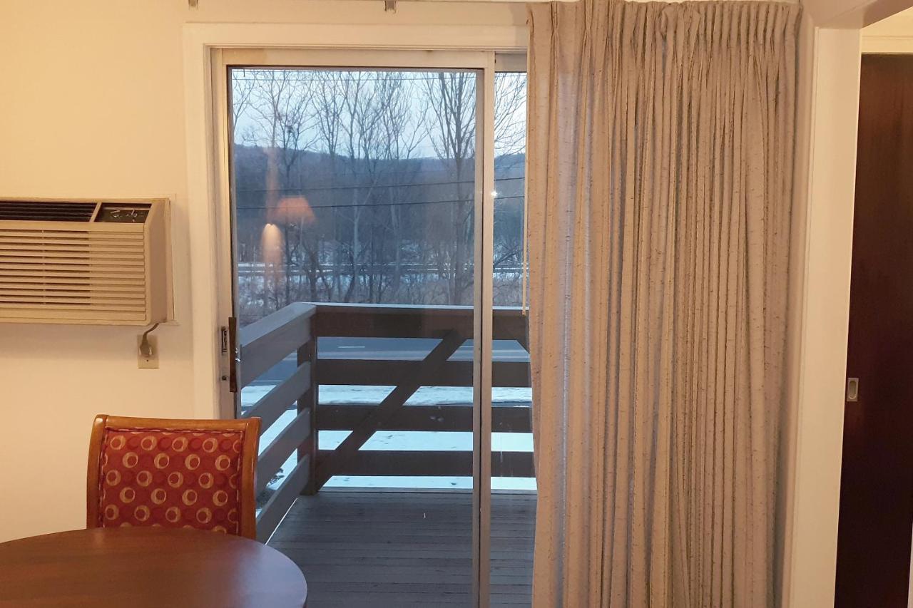 Iron Horse Inn Simsbury Ngoại thất bức ảnh