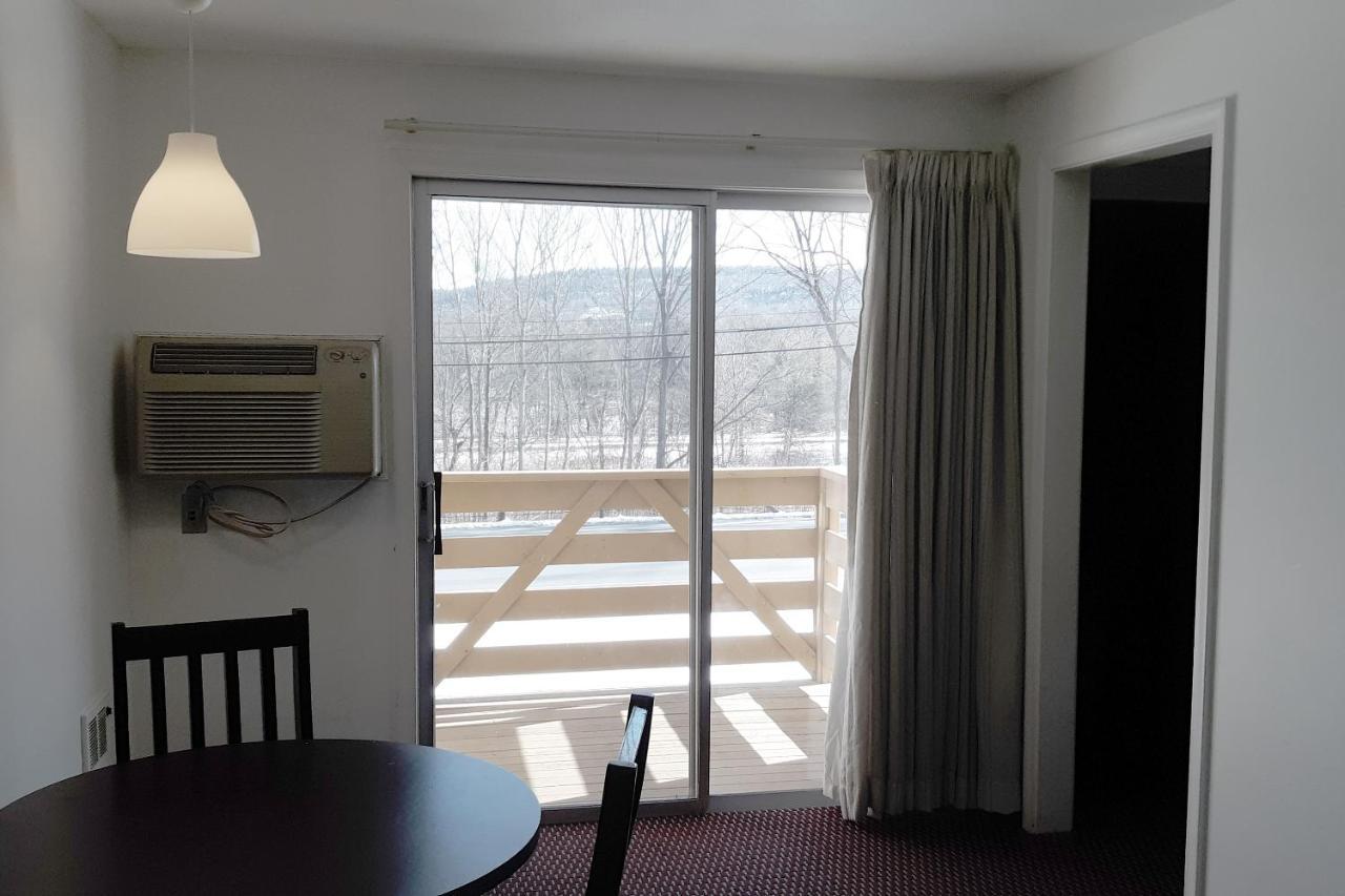 Iron Horse Inn Simsbury Ngoại thất bức ảnh